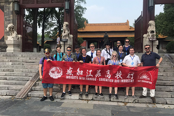 Students posing for a picture outside Chaotian Palace